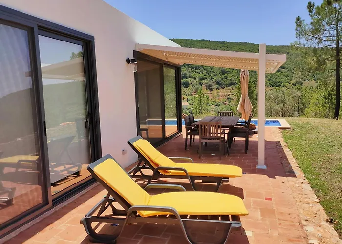 Villa Casa-alfarobeira-villa-with-splendid-views-and-private-pool-for-4p-baby São Bartolomeu de Messines